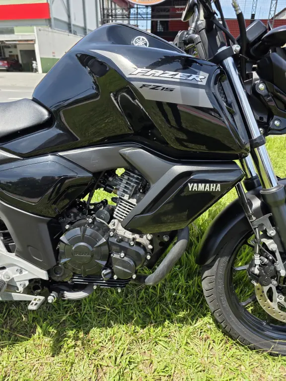 YAMAHA FZ 15 Fazer - Foto