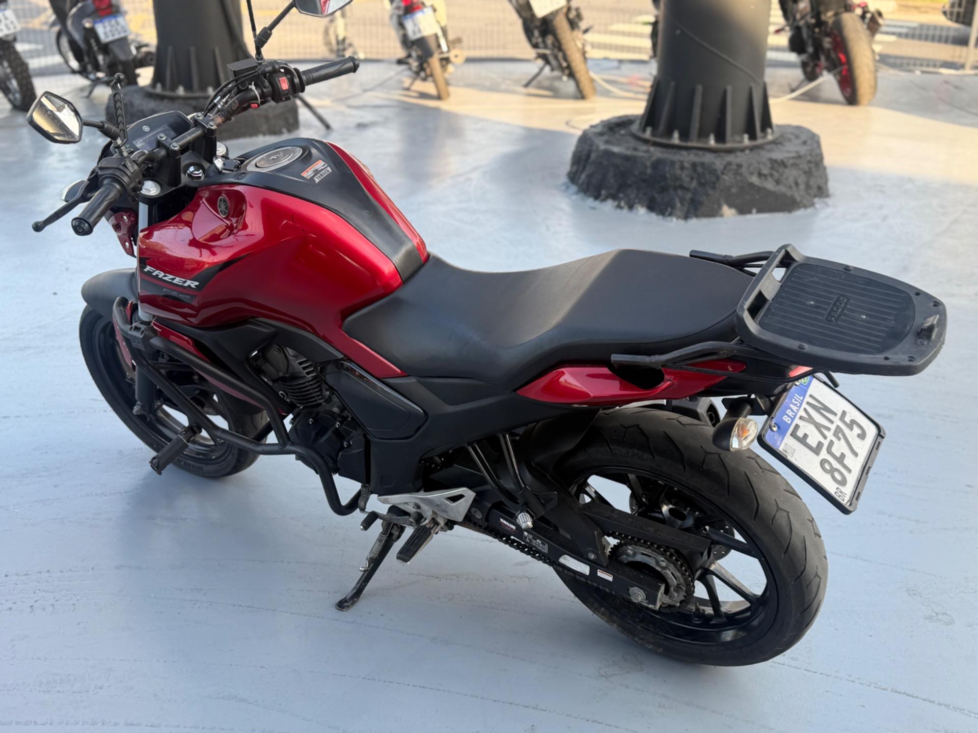 YAMAHA FZ 15 Fazer - Foto