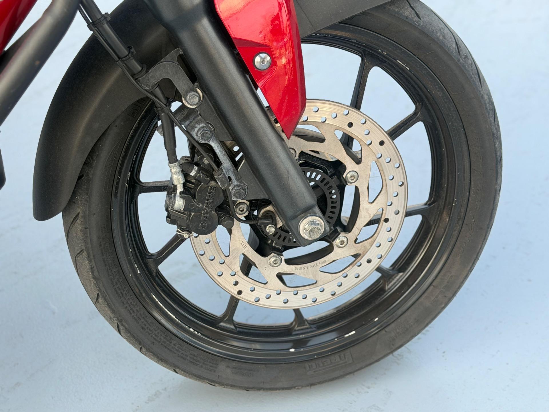 YAMAHA FZ 15 Fazer - Foto