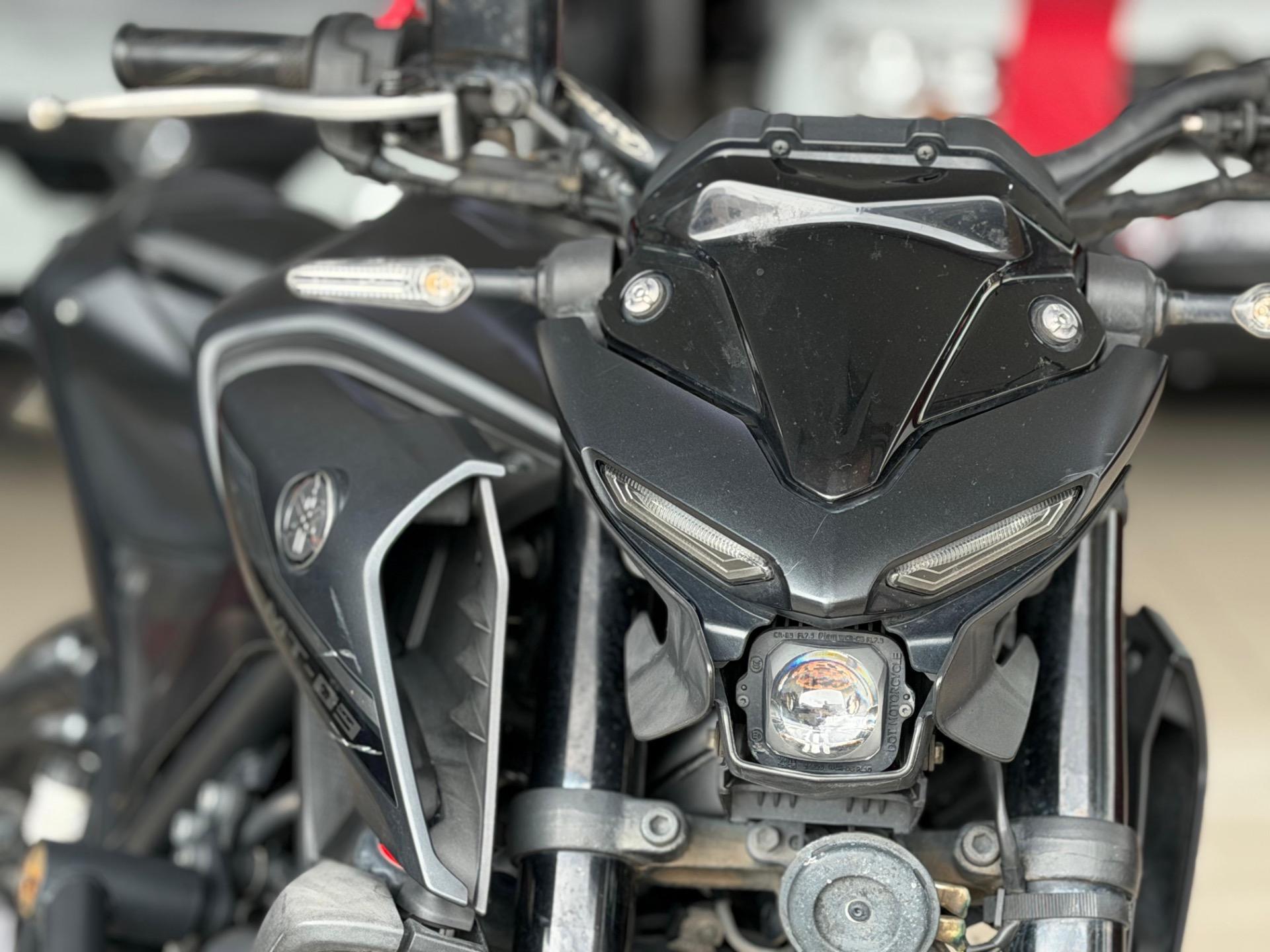 YAMAHA MT-03 300 - Foto
