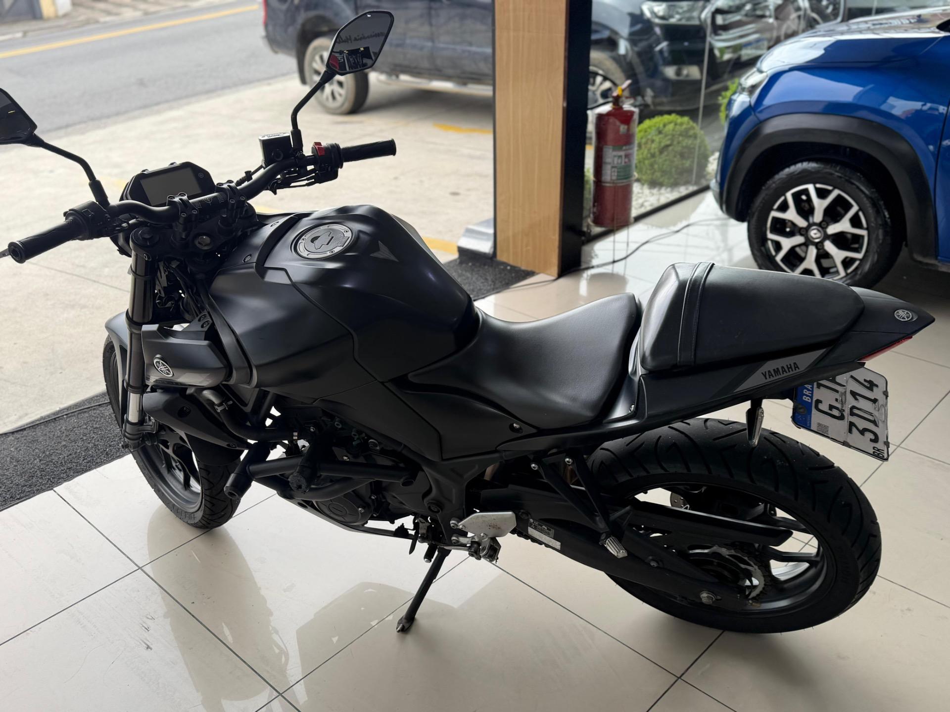 YAMAHA MT-03 300 - Foto
