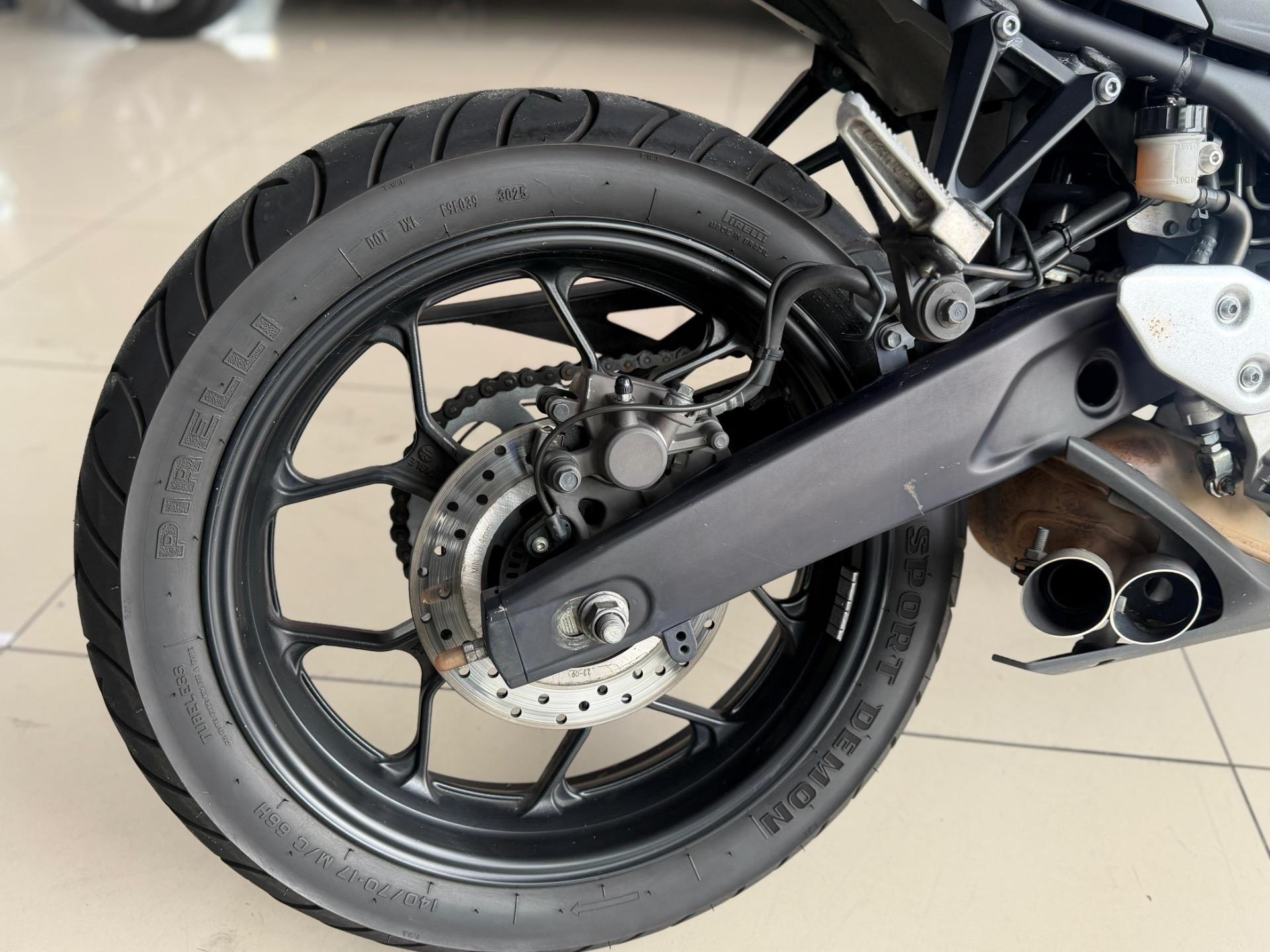 YAMAHA MT-03 300 - Foto
