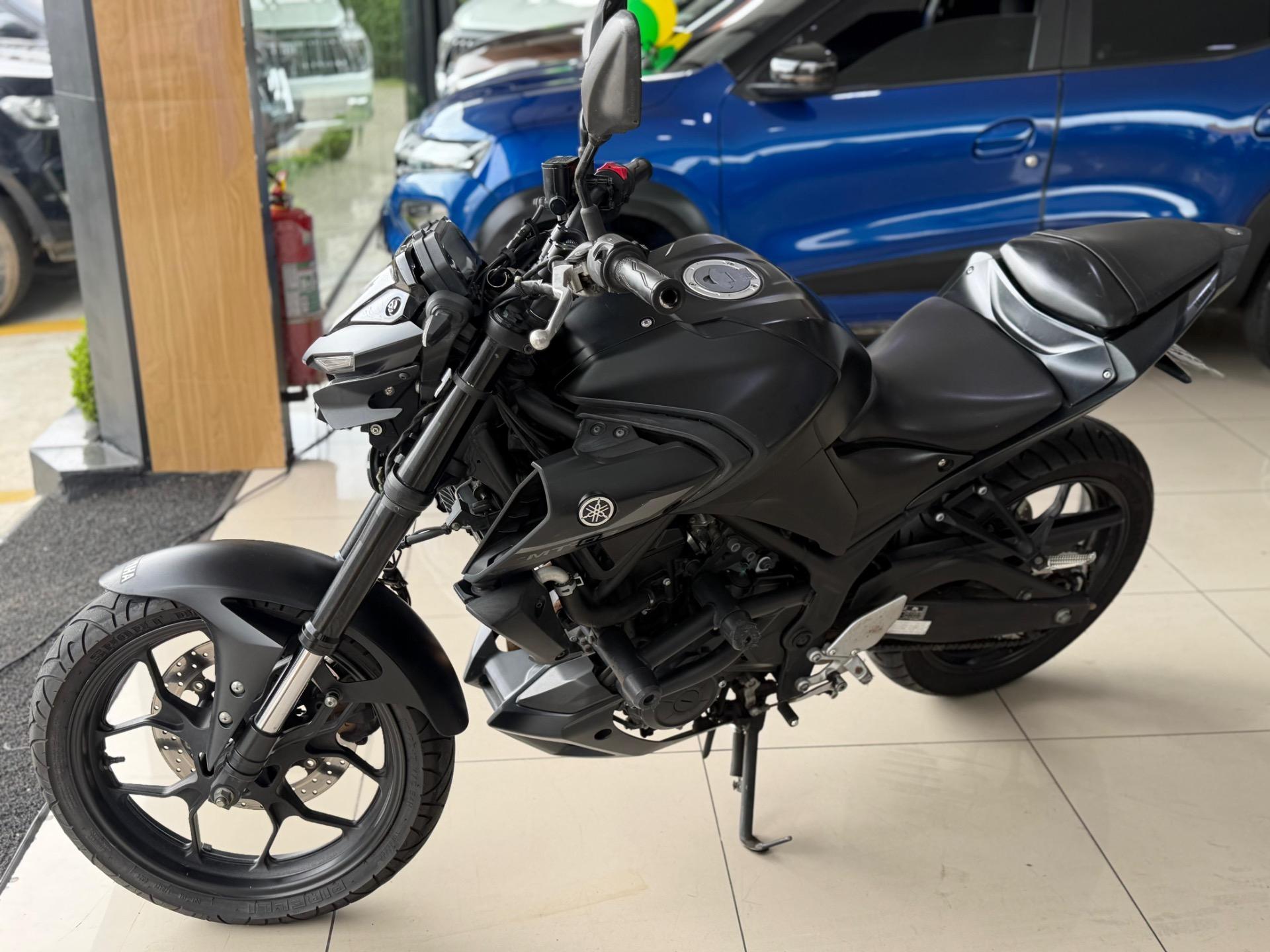 YAMAHA MT-03 300 - Foto