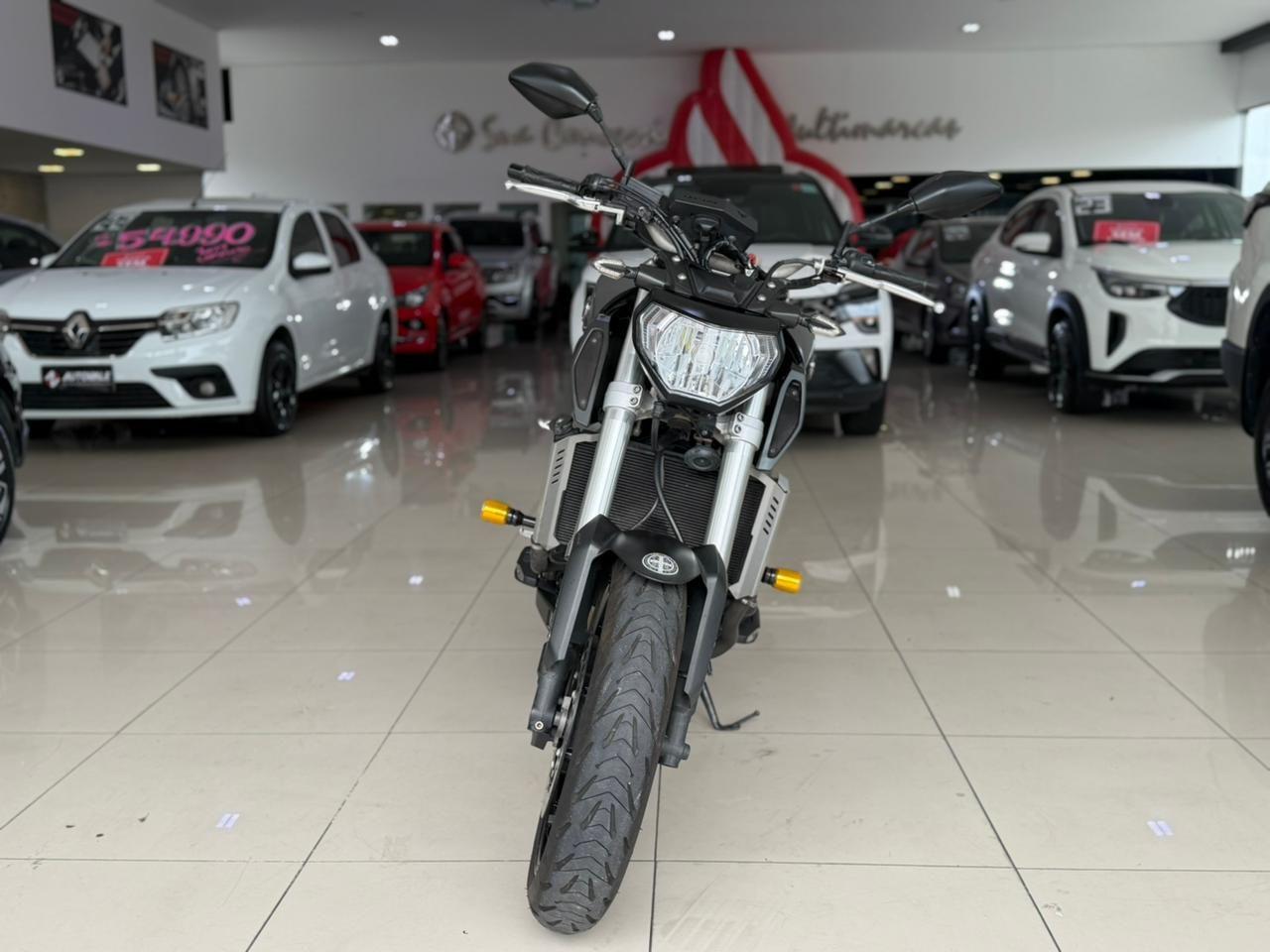 YAMAHA MT-09 850 - Foto