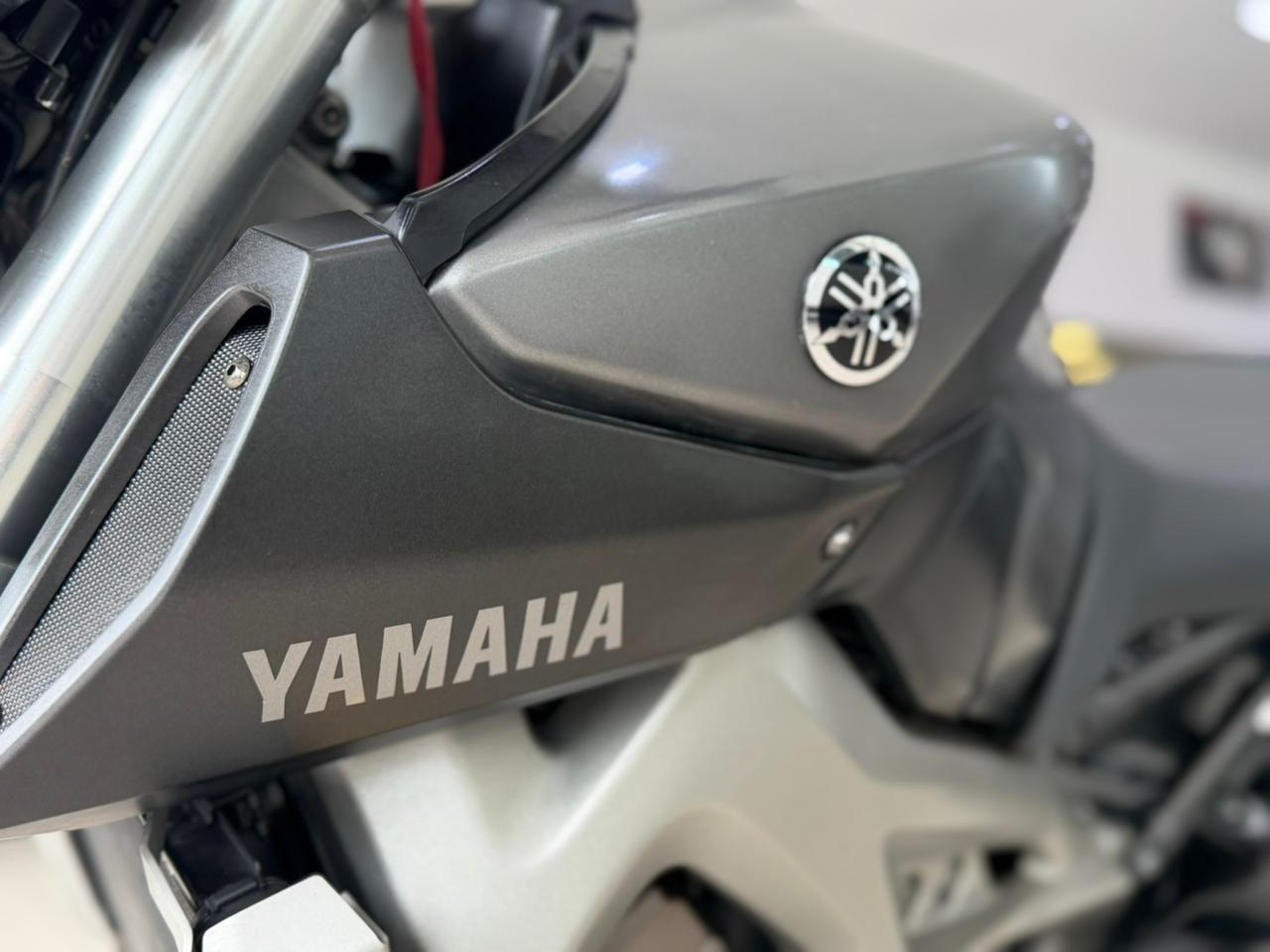 YAMAHA MT-09 850 - Foto