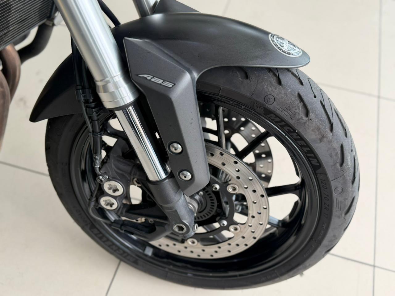 YAMAHA MT-09 850 - Foto