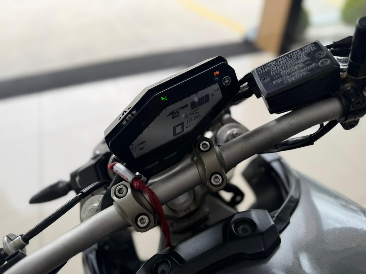 YAMAHA MT-09 850 - Foto