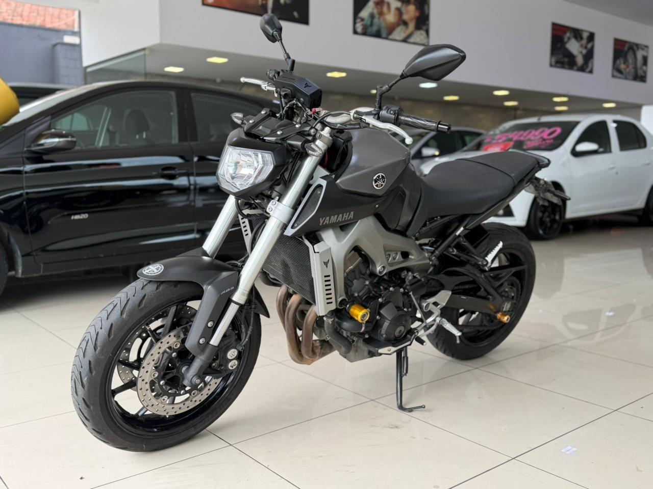 YAMAHA MT-09 850 - Foto