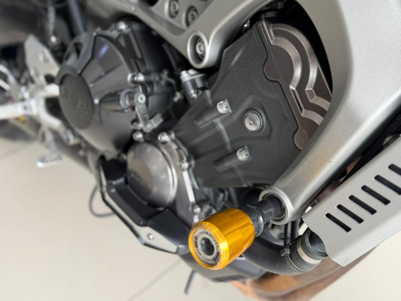 YAMAHA MT-09 850 - Foto