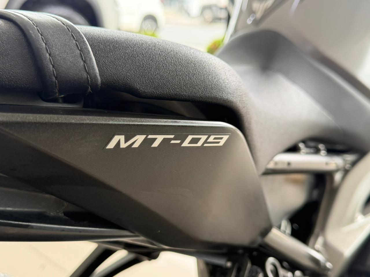 YAMAHA MT-09 850 - Foto