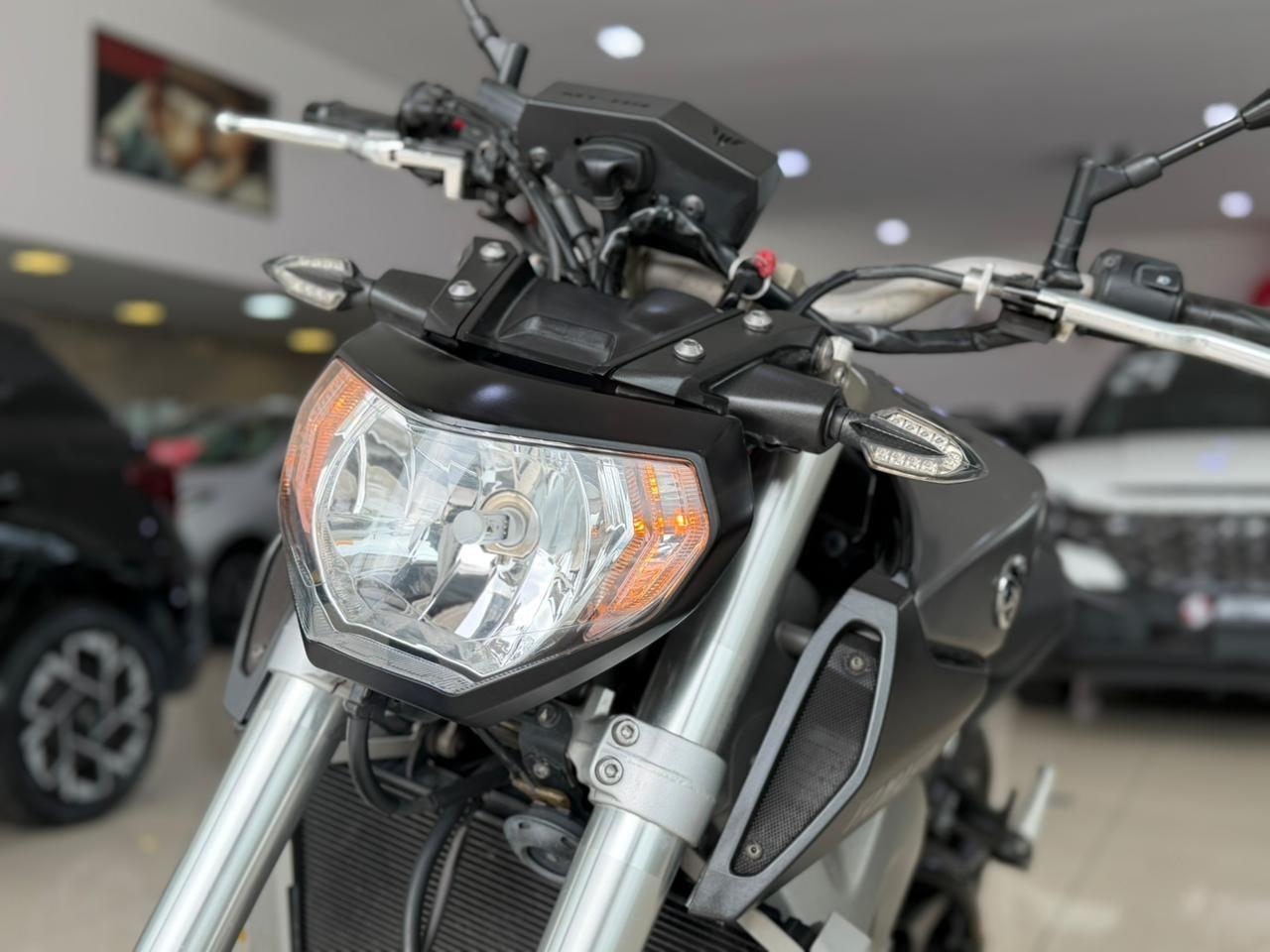 YAMAHA MT-09 850 - Foto