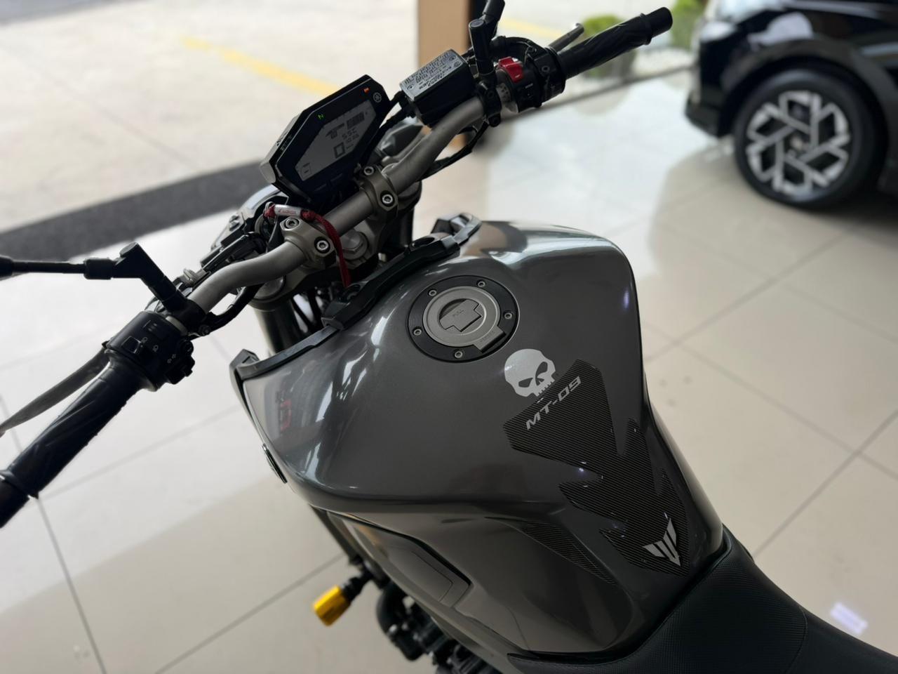 YAMAHA MT-09 850 - Foto