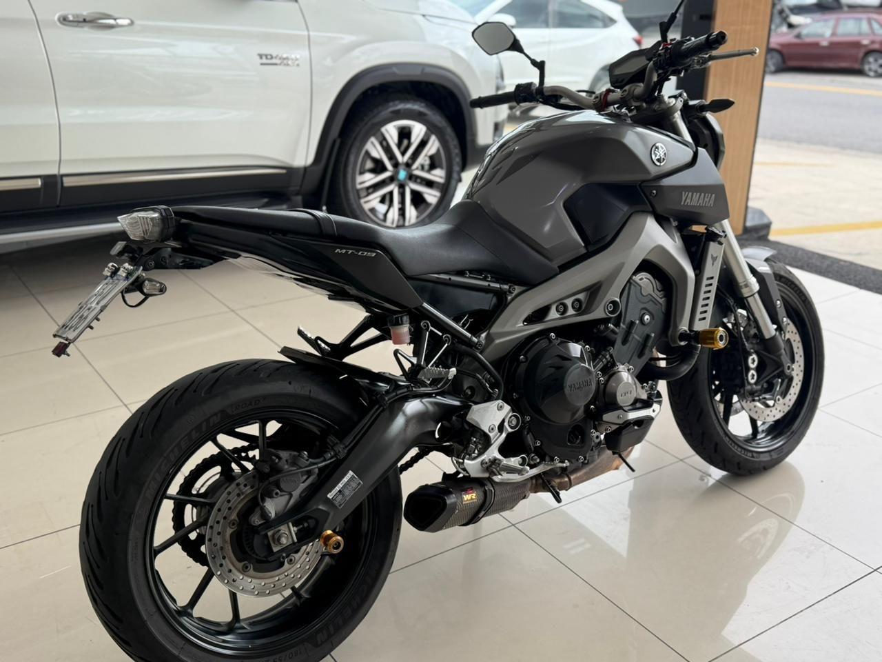 YAMAHA MT-09 850 - Foto
