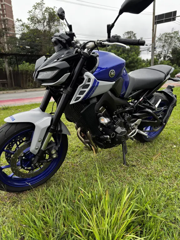YAMAHA MT-09 850 - Foto