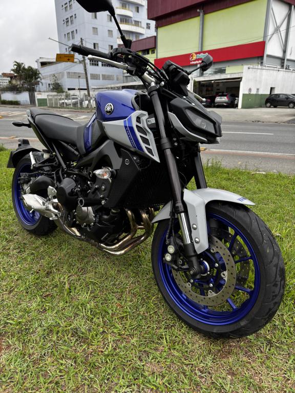 YAMAHA MT-09 850 - Foto
