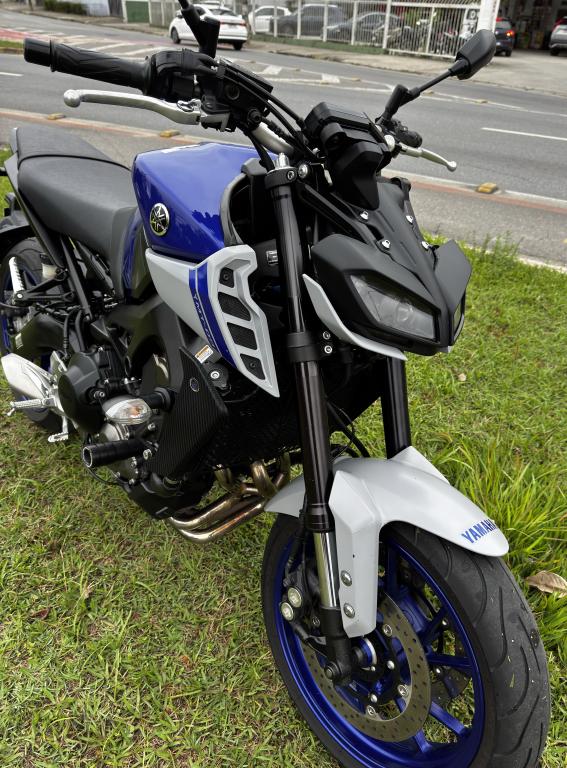 YAMAHA MT-09 850 - Foto
