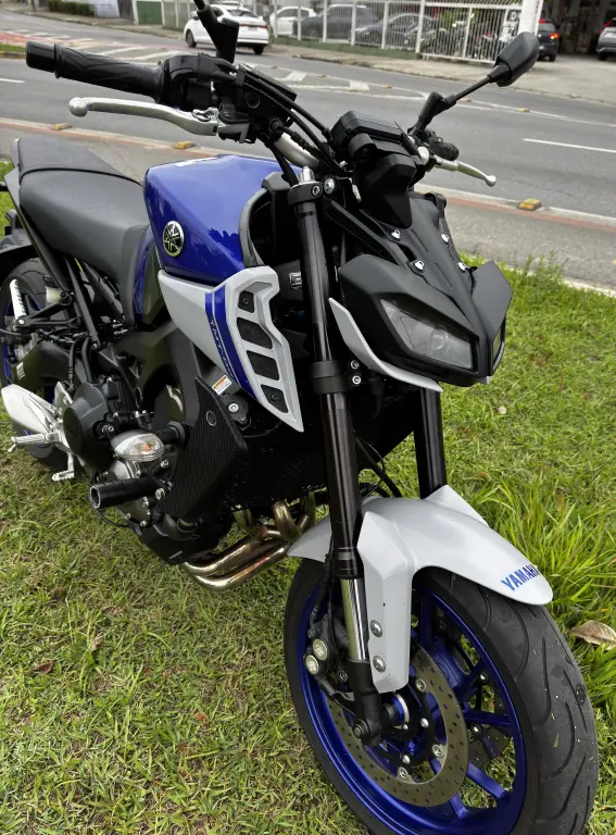 YAMAHA MT-09 850 - Foto