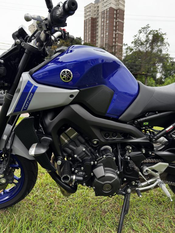 YAMAHA MT-09 850 - Foto