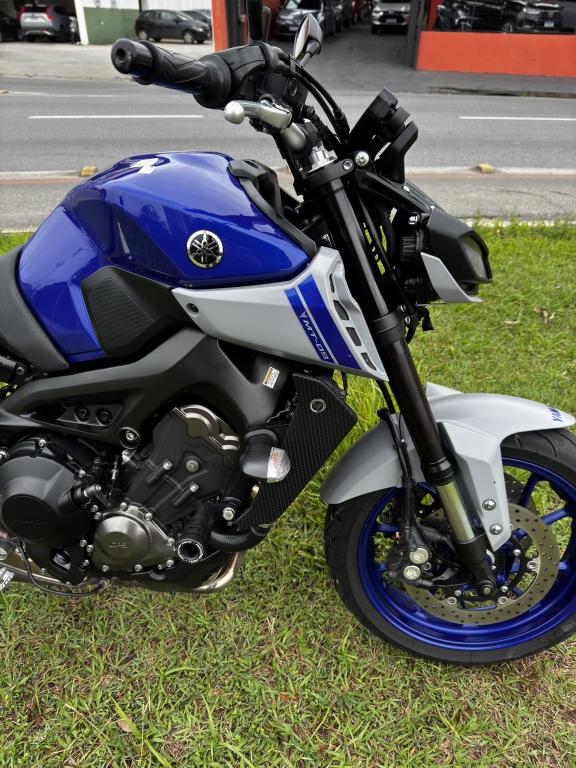 YAMAHA MT-09 850 - Foto