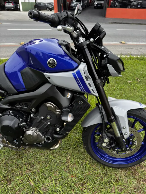 YAMAHA MT-09 850 - Foto