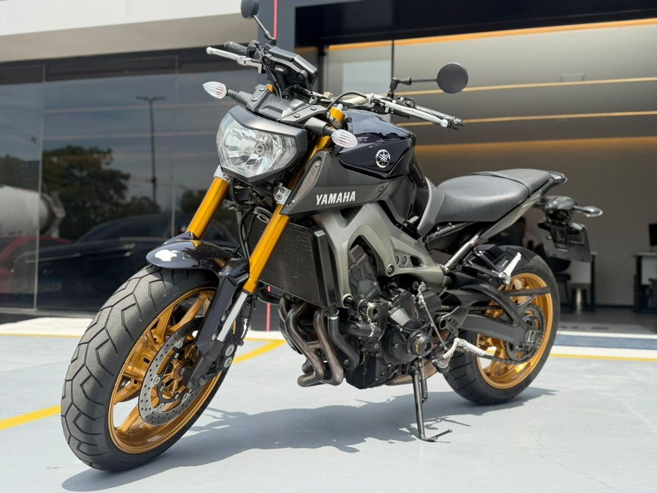 YAMAHA MT-09 850 - Foto