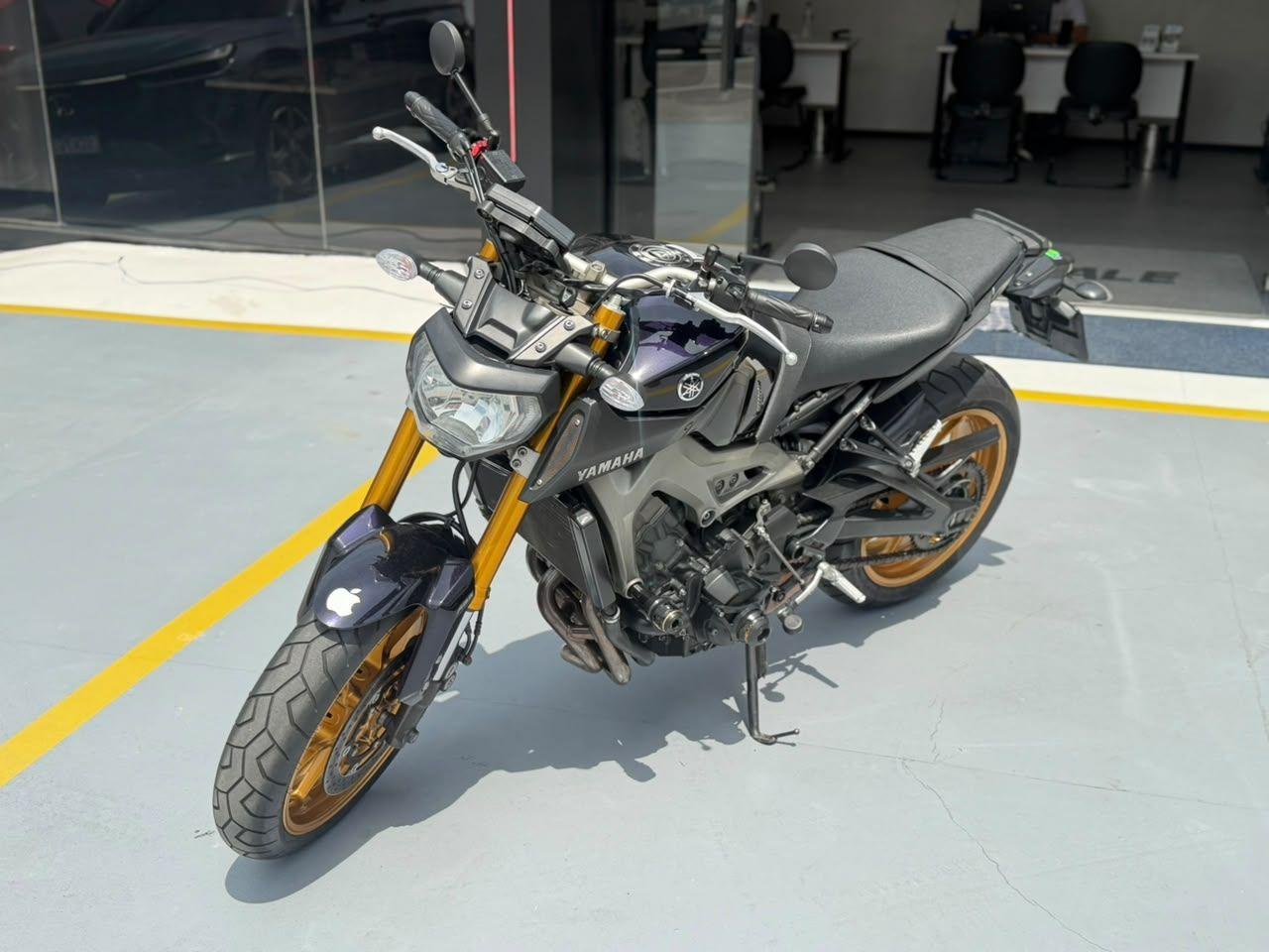 YAMAHA MT-09 850 - Foto