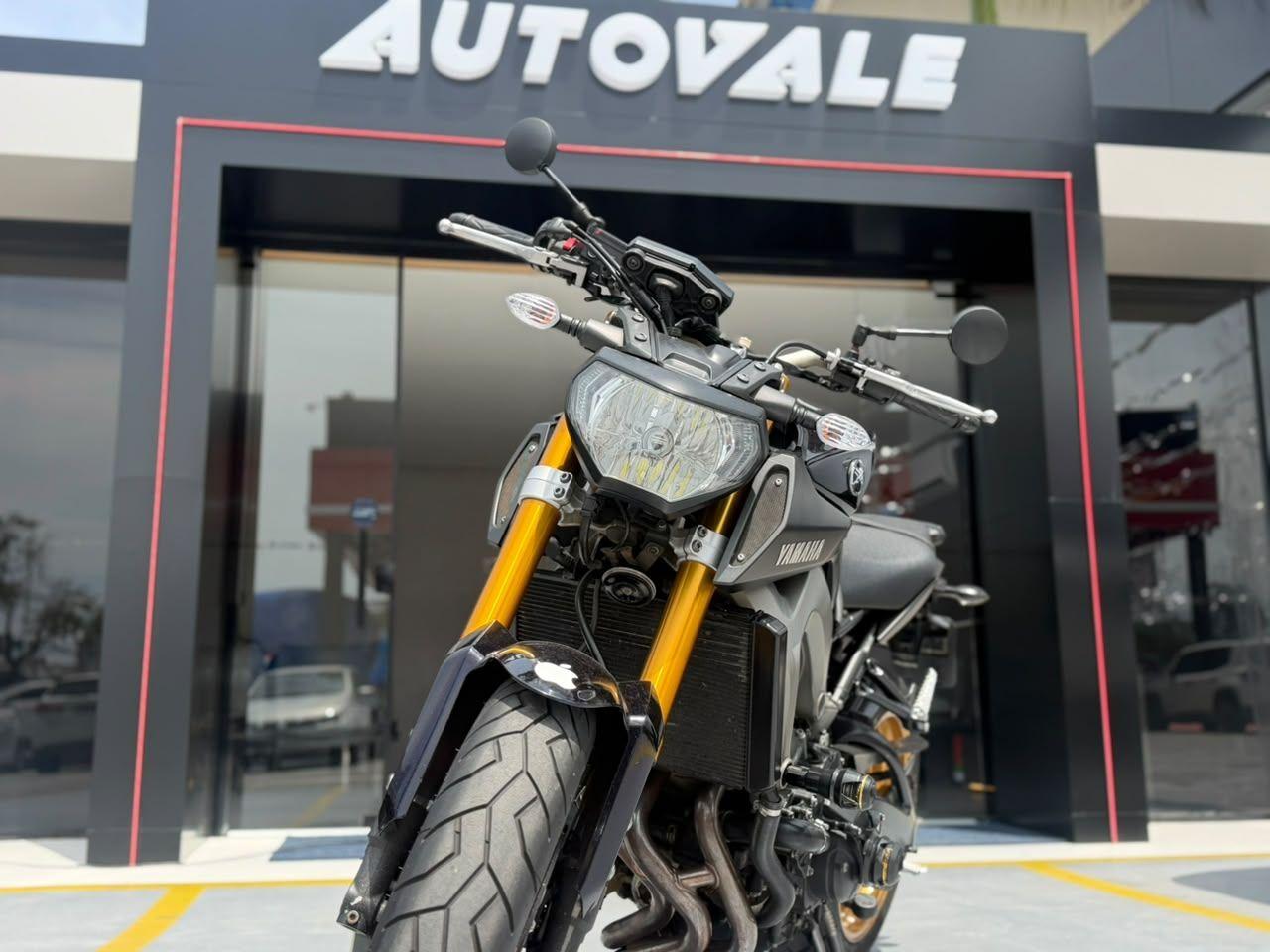 YAMAHA MT-09 850 - Foto