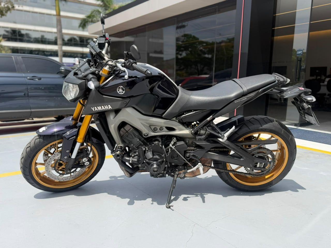 YAMAHA MT-09 850 - Foto