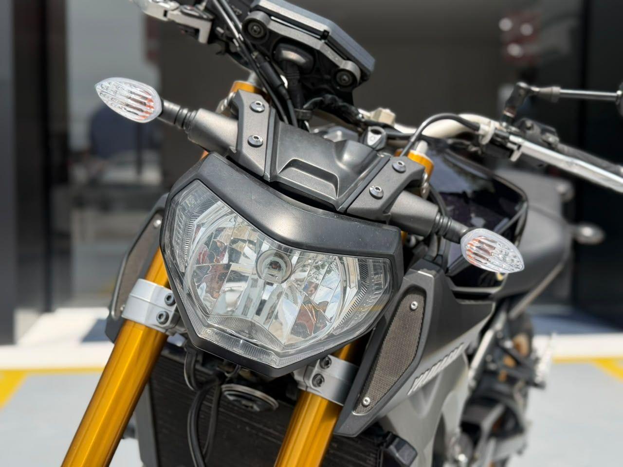 YAMAHA MT-09 850 - Foto