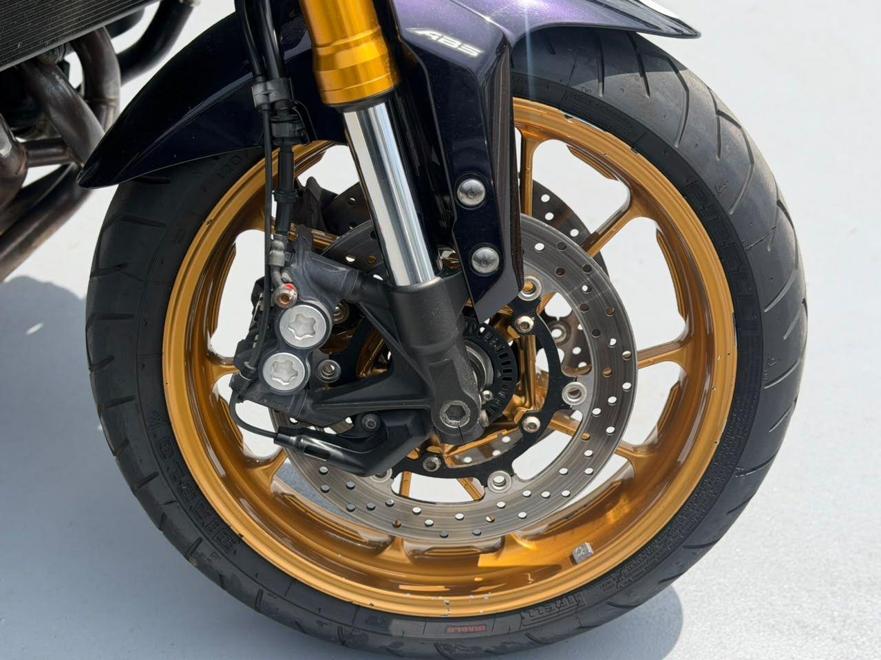 YAMAHA MT-09 850 - Foto