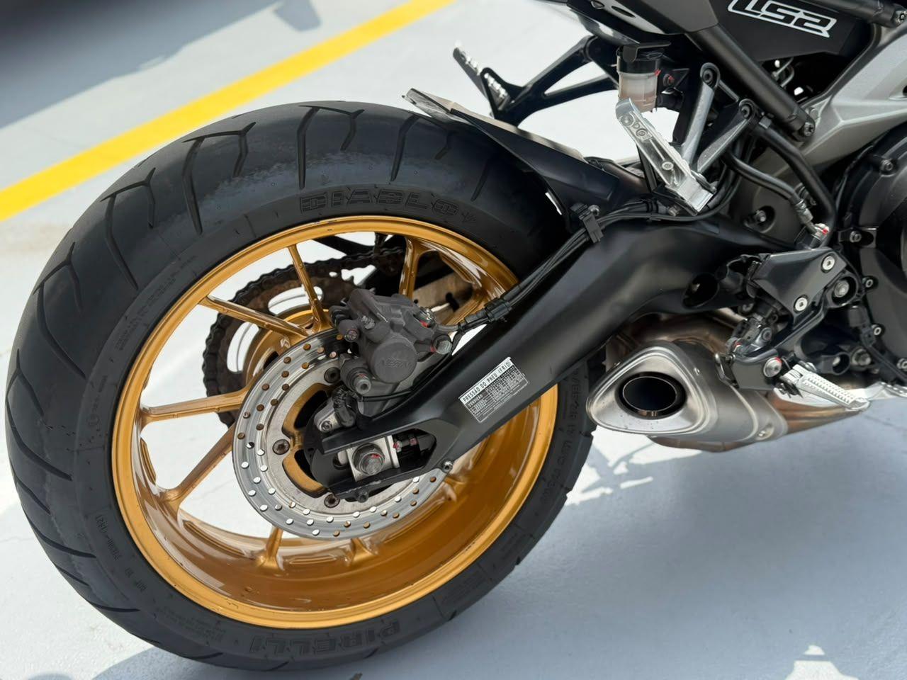 YAMAHA MT-09 850 - Foto