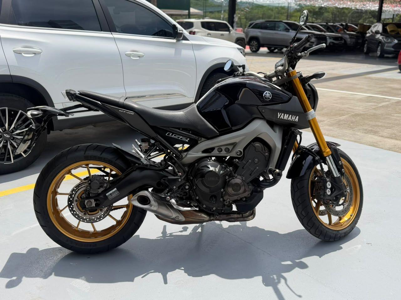 YAMAHA MT-09 850 - Foto