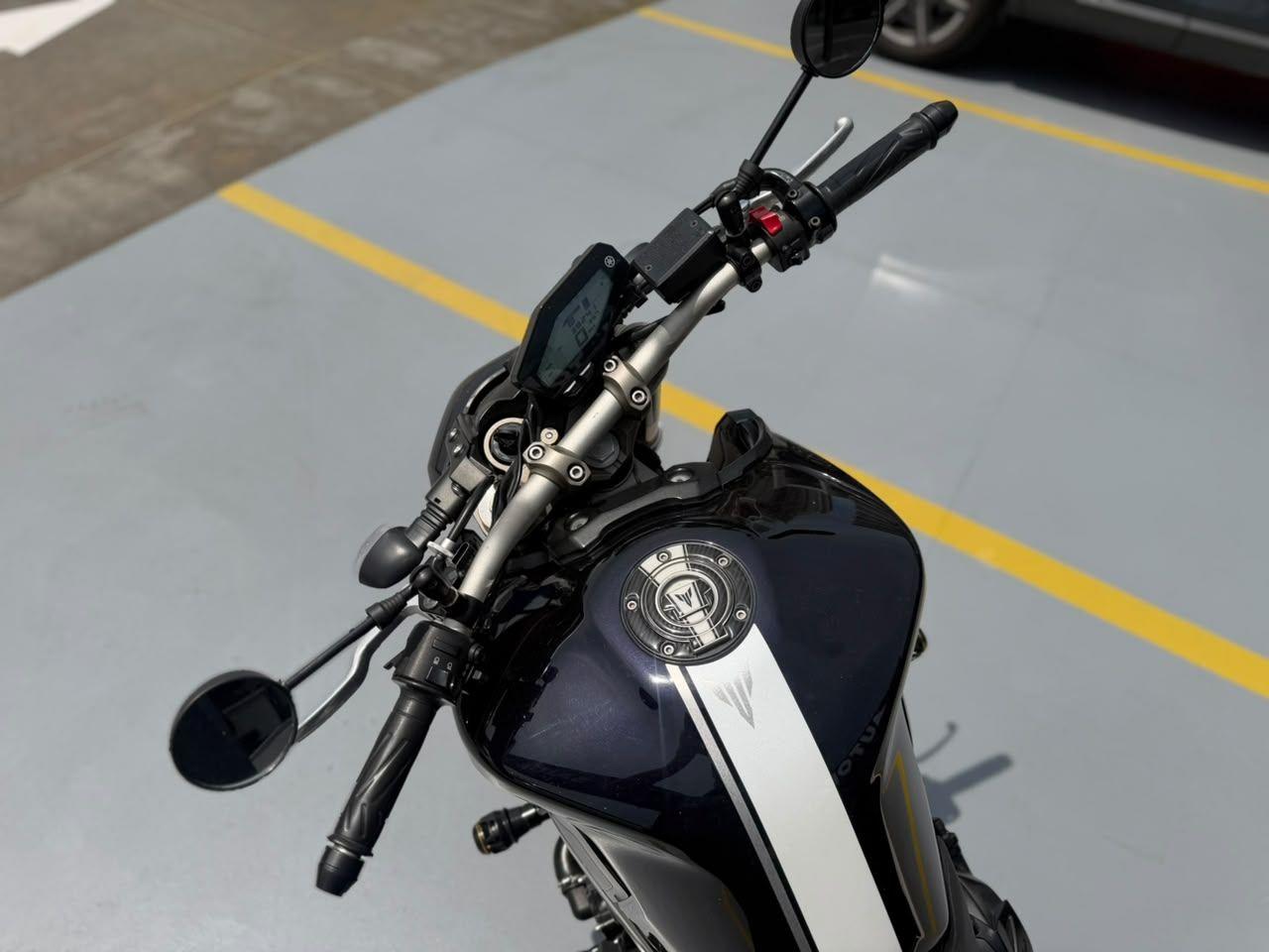 YAMAHA MT-09 850 - Foto
