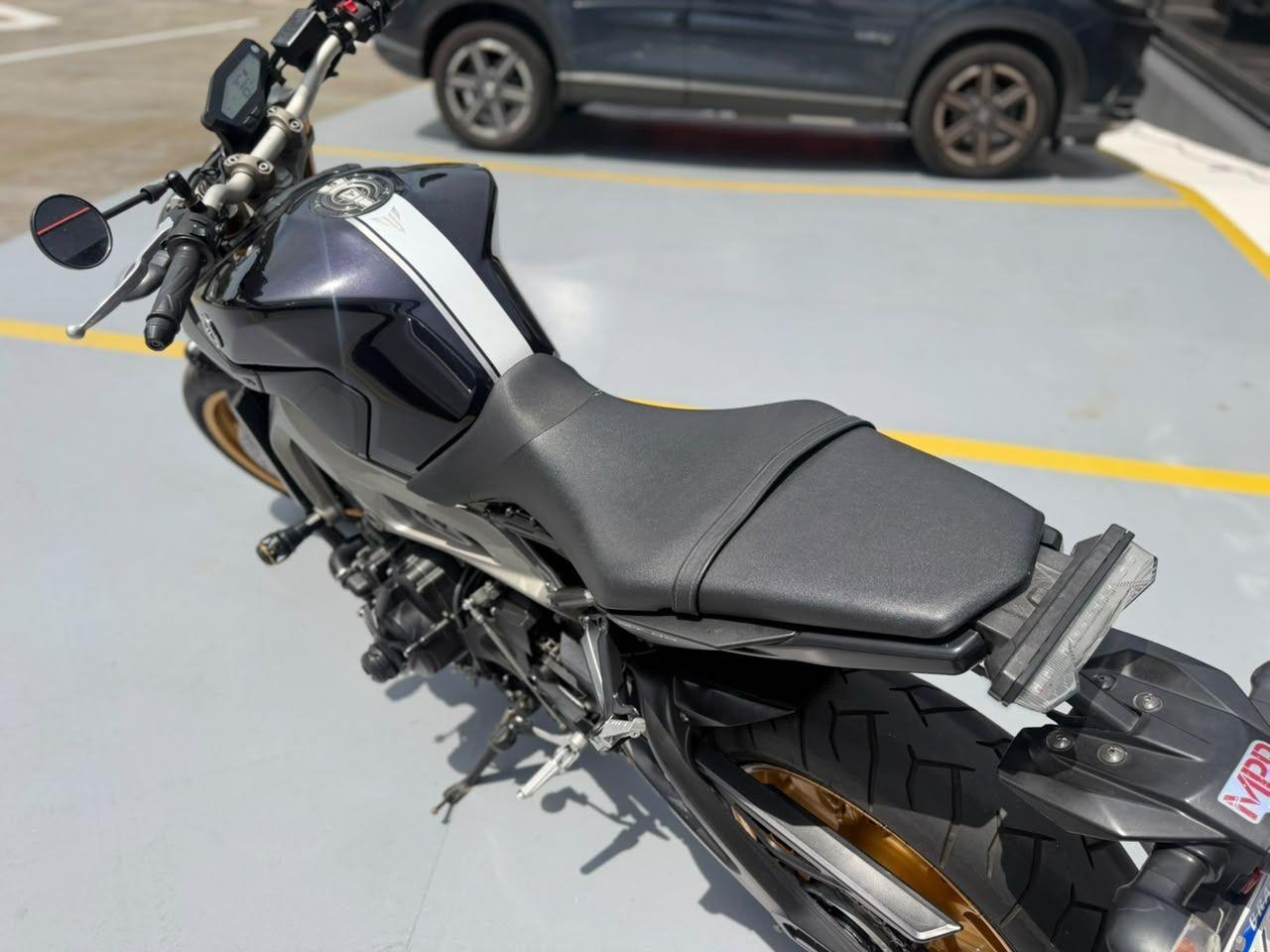 YAMAHA MT-09 850 - Foto