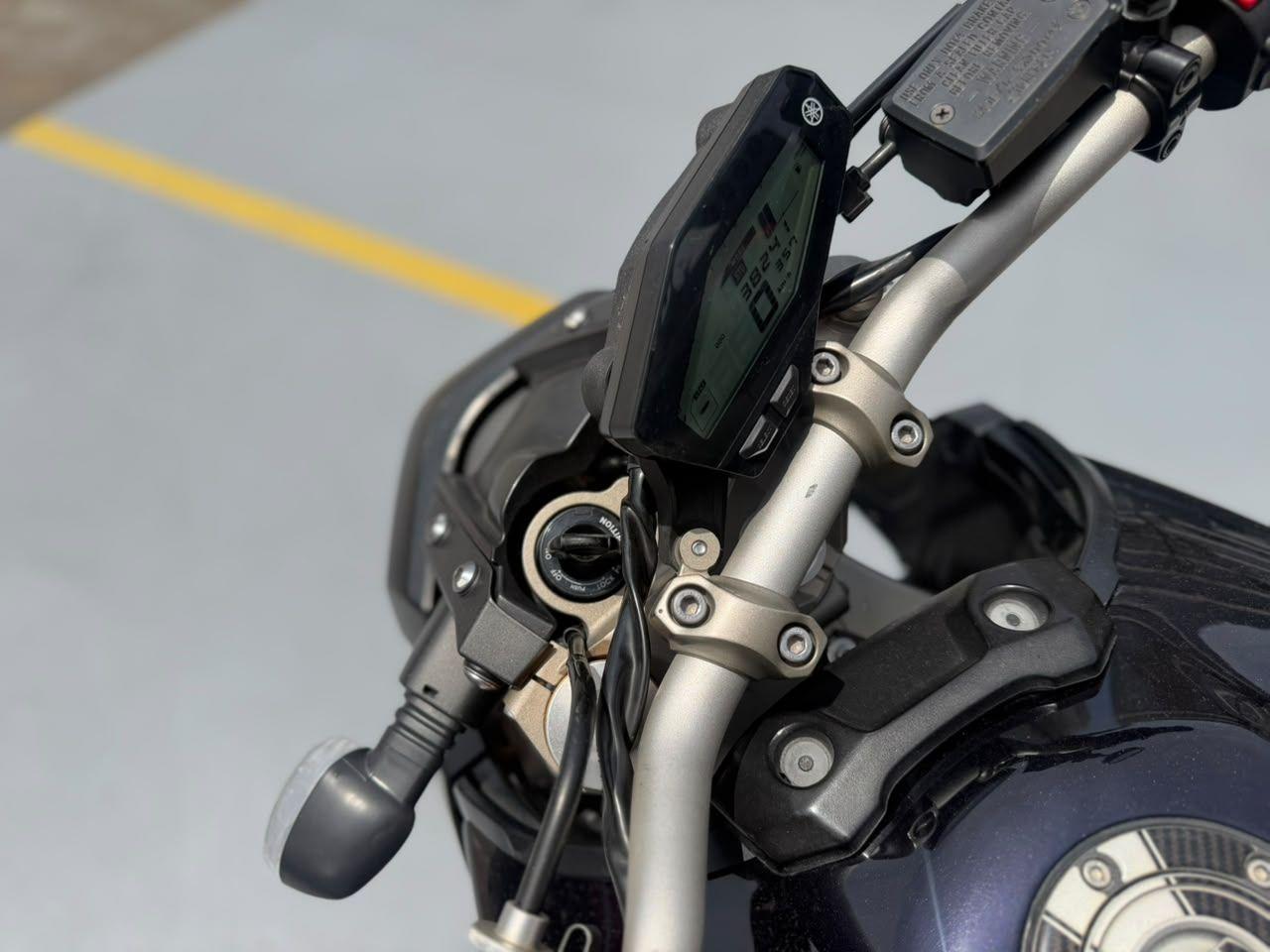 YAMAHA MT-09 850 - Foto