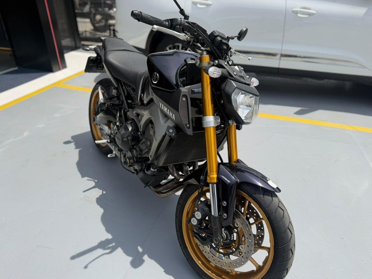 YAMAHA MT-09 850 - Foto