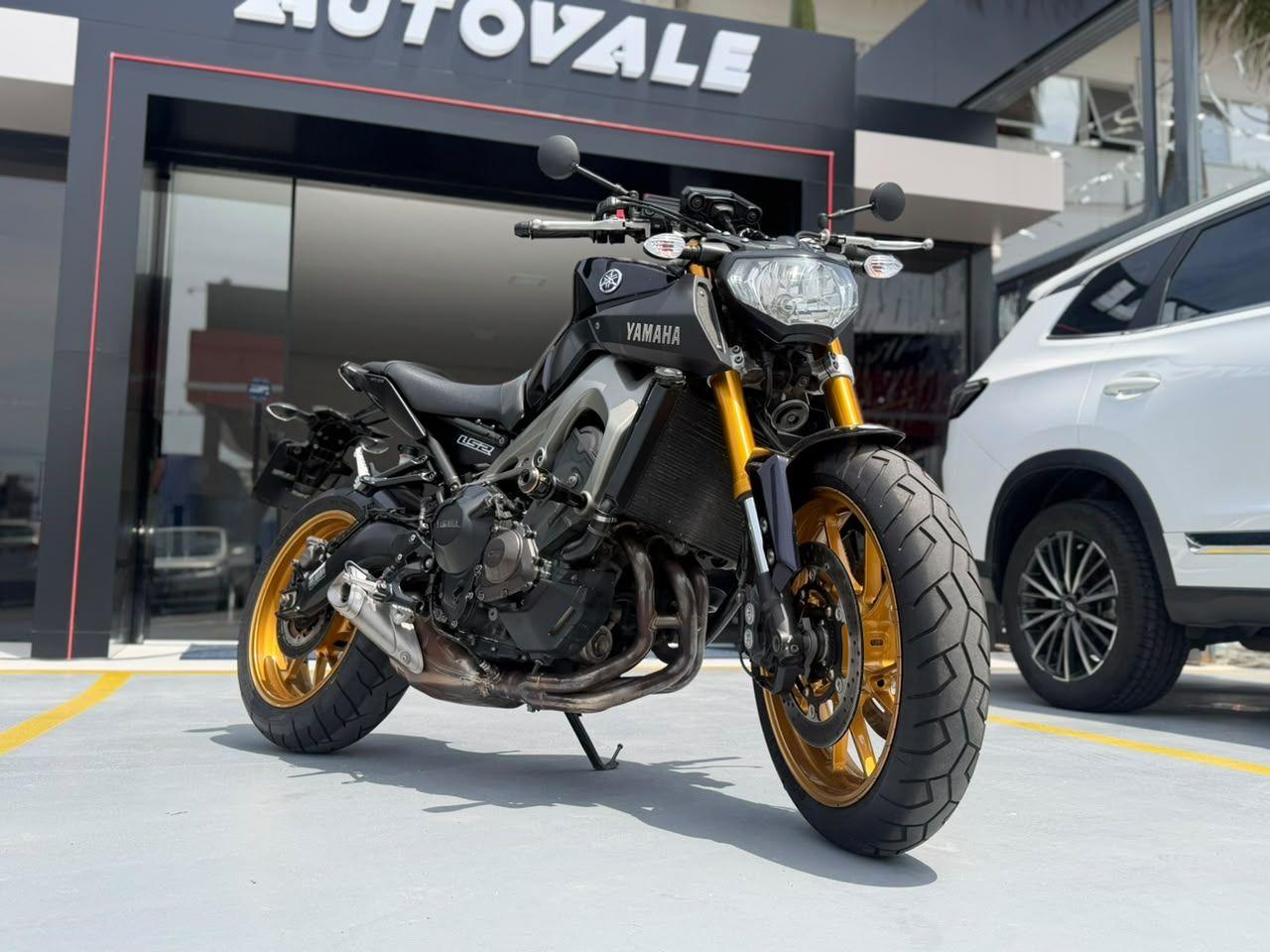 YAMAHA MT-09 850 - Foto