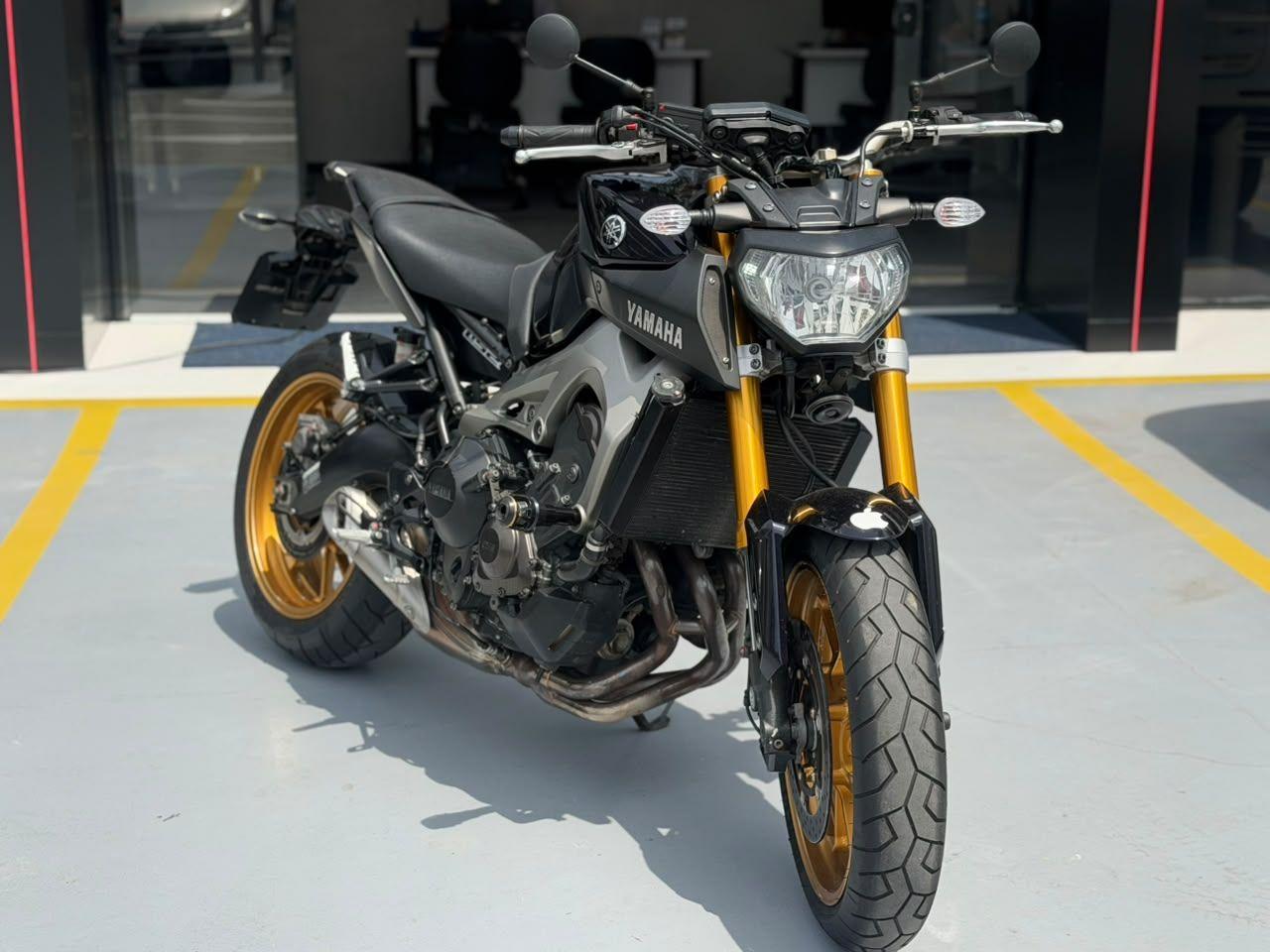 YAMAHA MT-09 850 - Foto