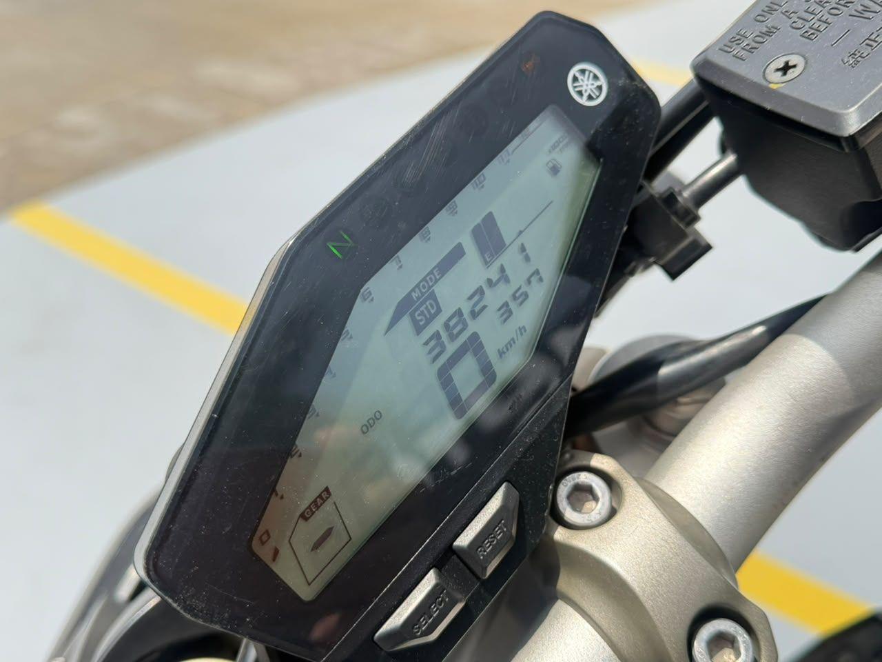 YAMAHA MT-09 850 - Foto