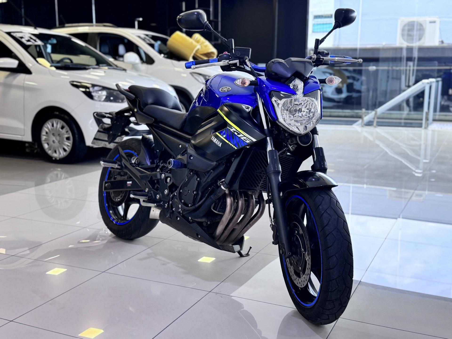 YAMAHA XJ6 600 - Foto