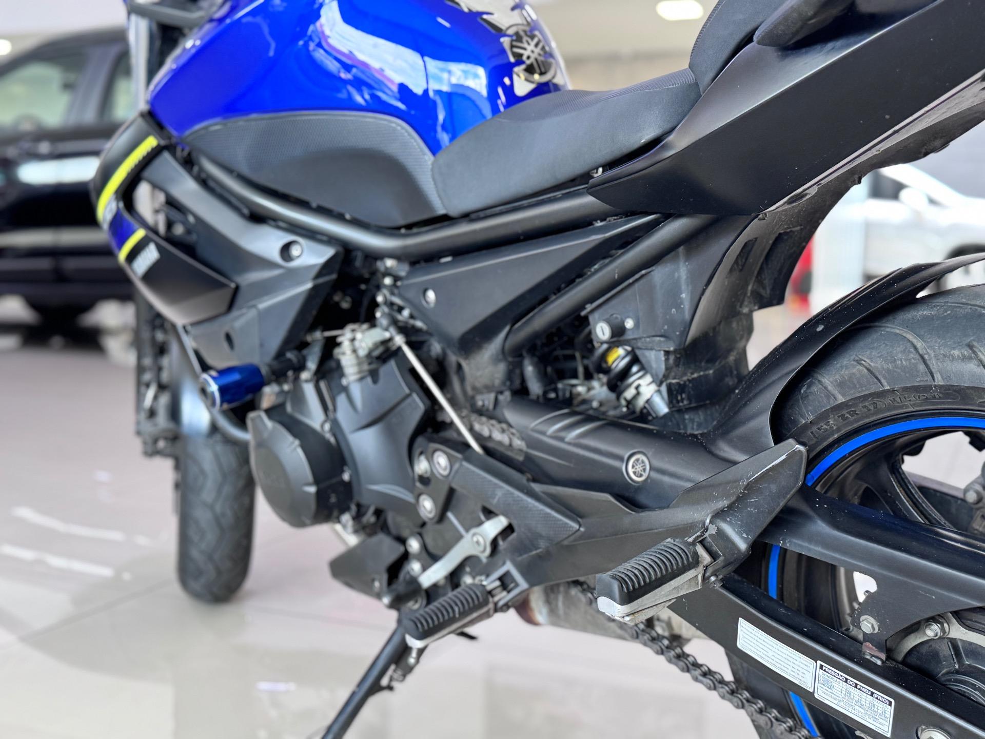 YAMAHA XJ6 600 - Foto