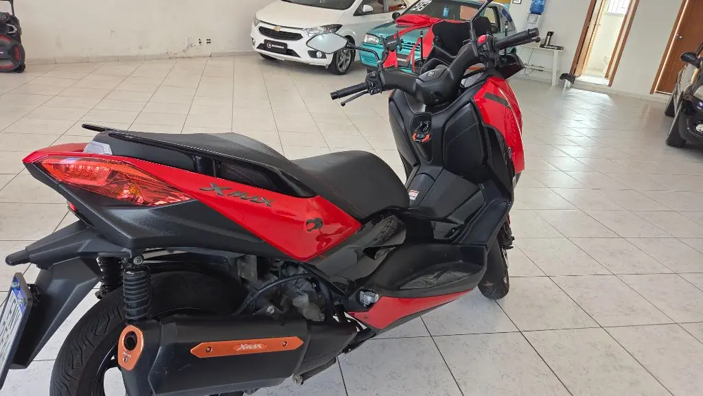 YAMAHA Xmax 250 - Foto