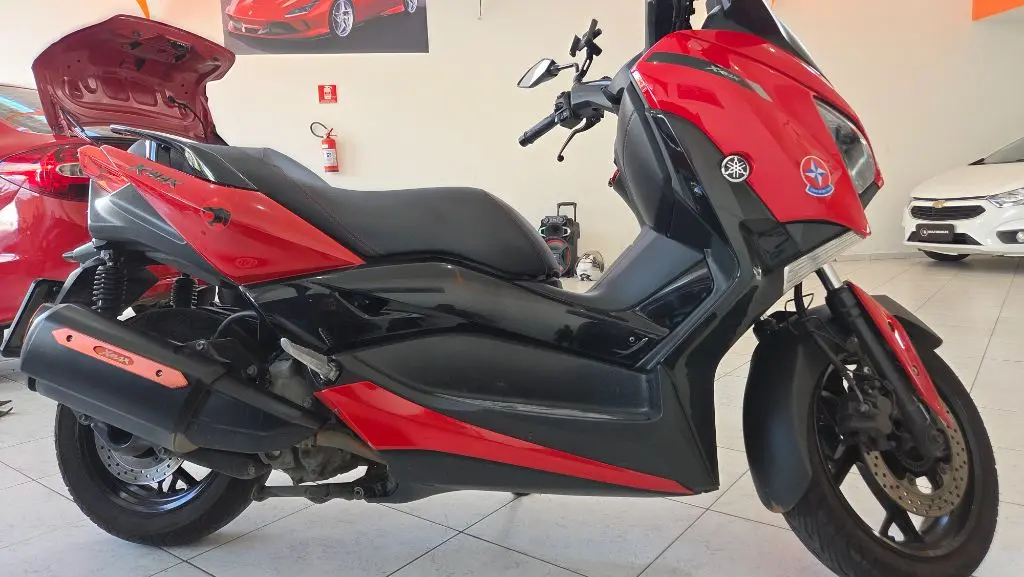 YAMAHA Xmax 250 - Foto
