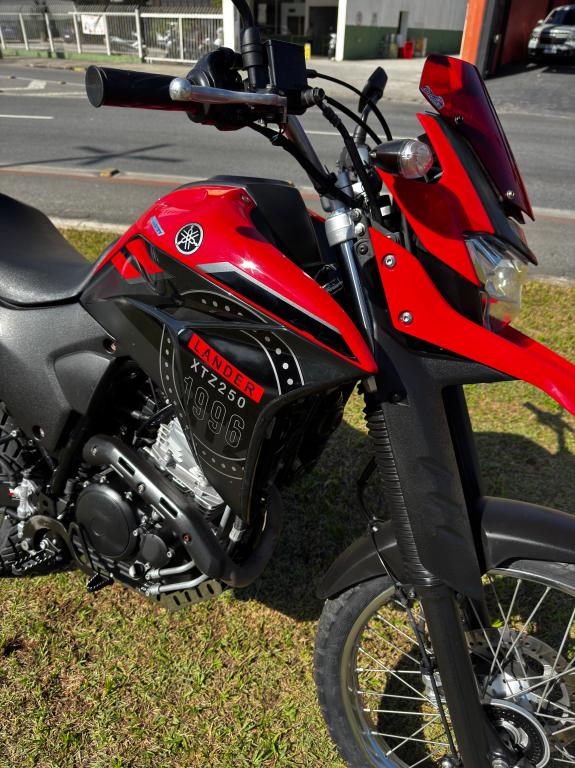 YAMAHA XTZ 250 - Foto