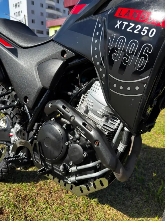 YAMAHA XTZ 250 - Foto