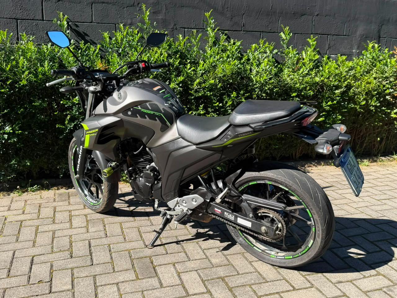 YAMAHA YS Fazer 250 - Foto