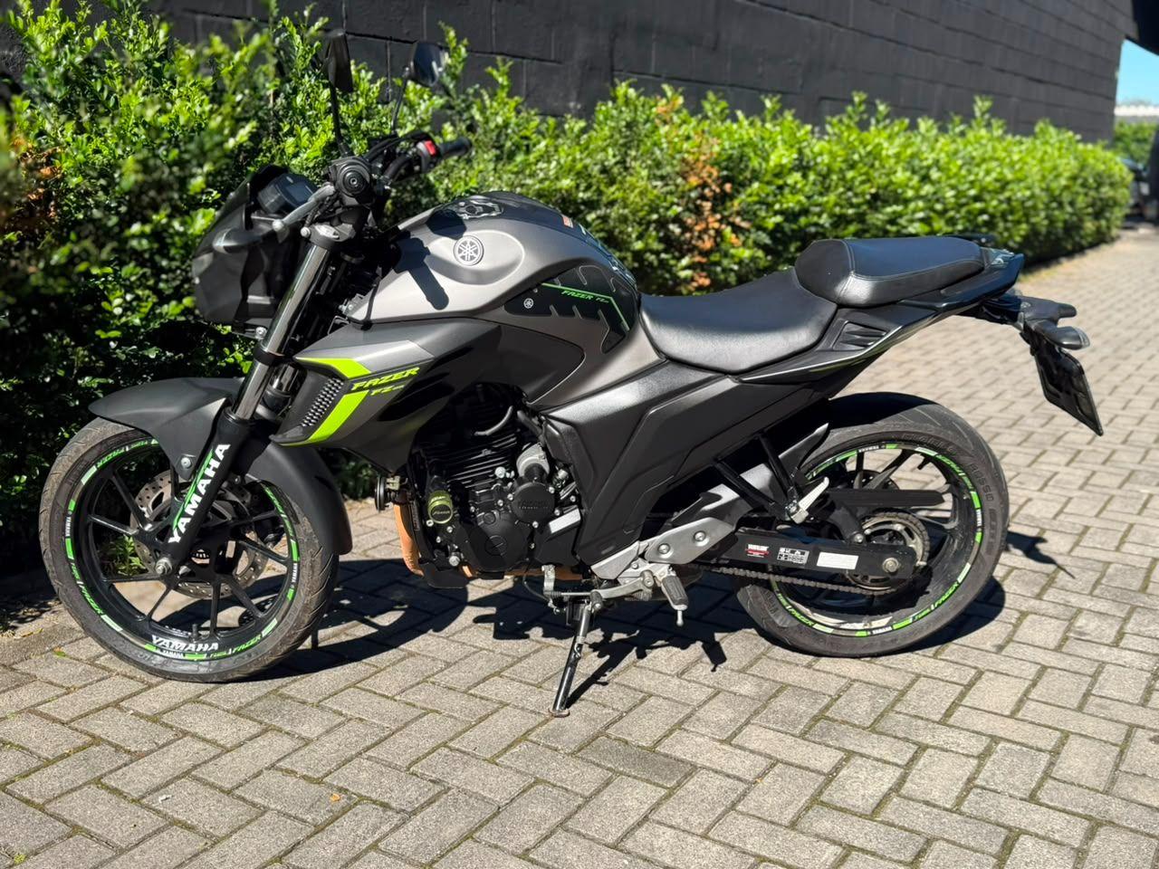 YAMAHA YS Fazer 250 - Foto