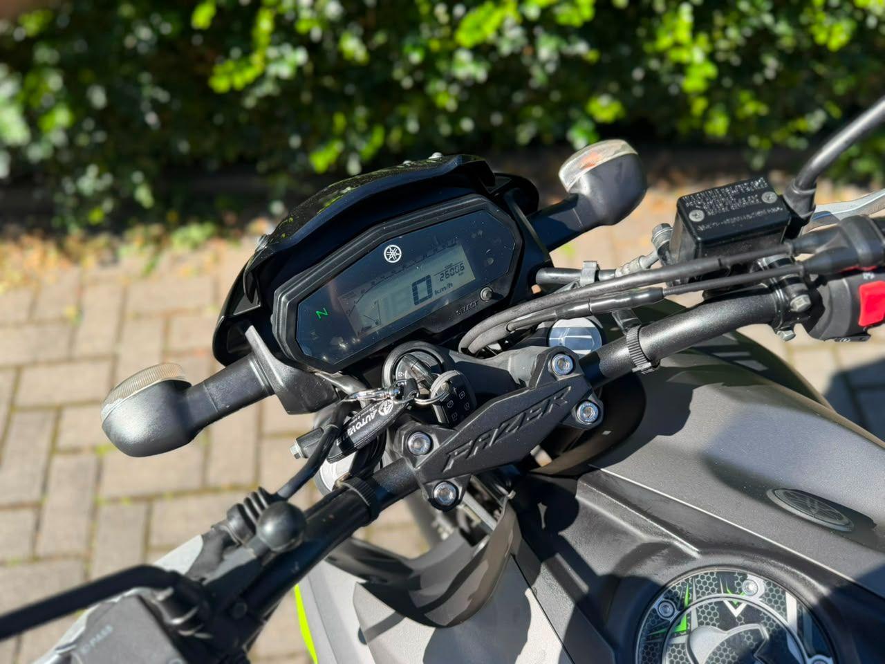 YAMAHA YS Fazer 250 - Foto