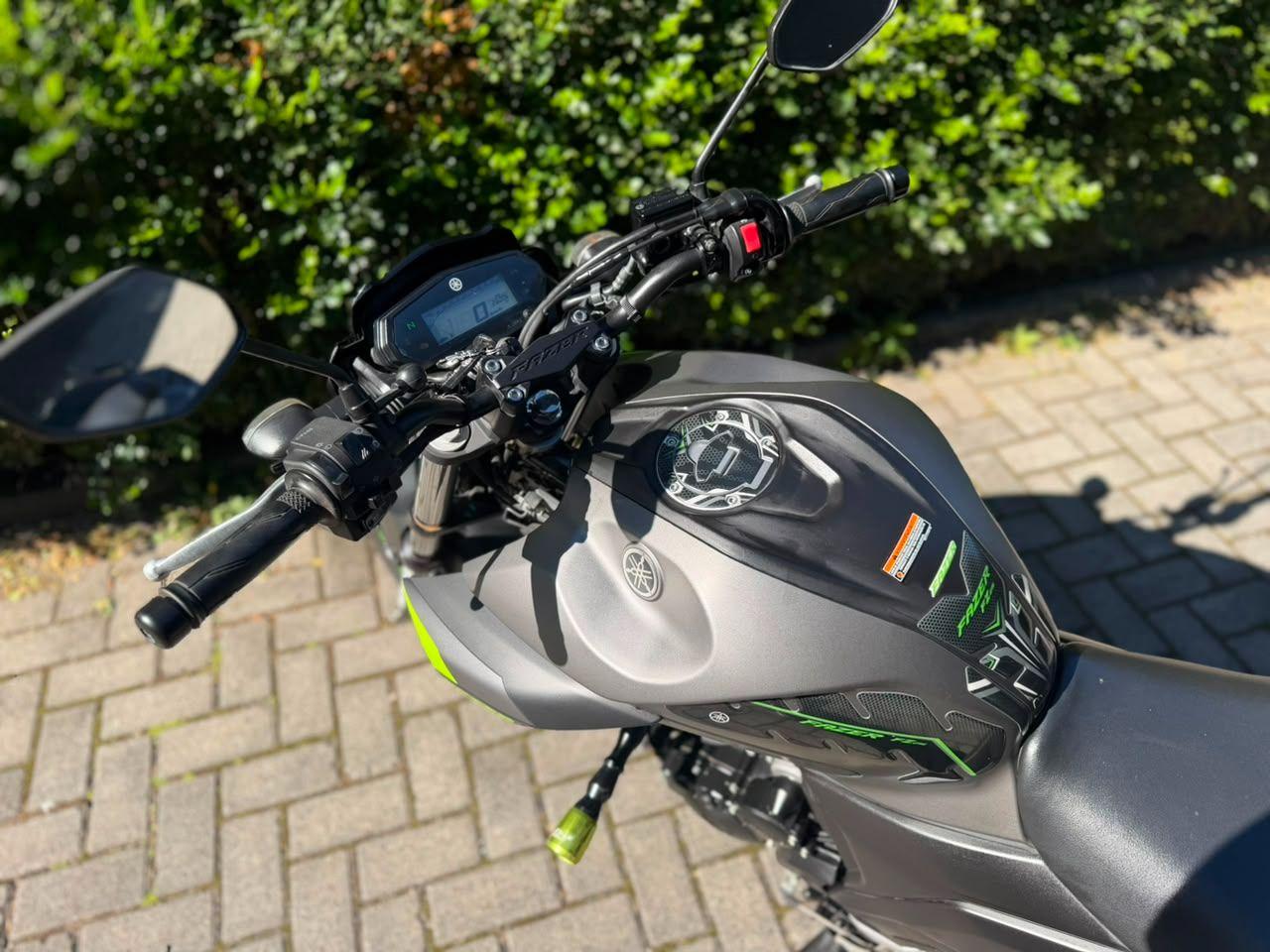 YAMAHA YS Fazer 250 - Foto
