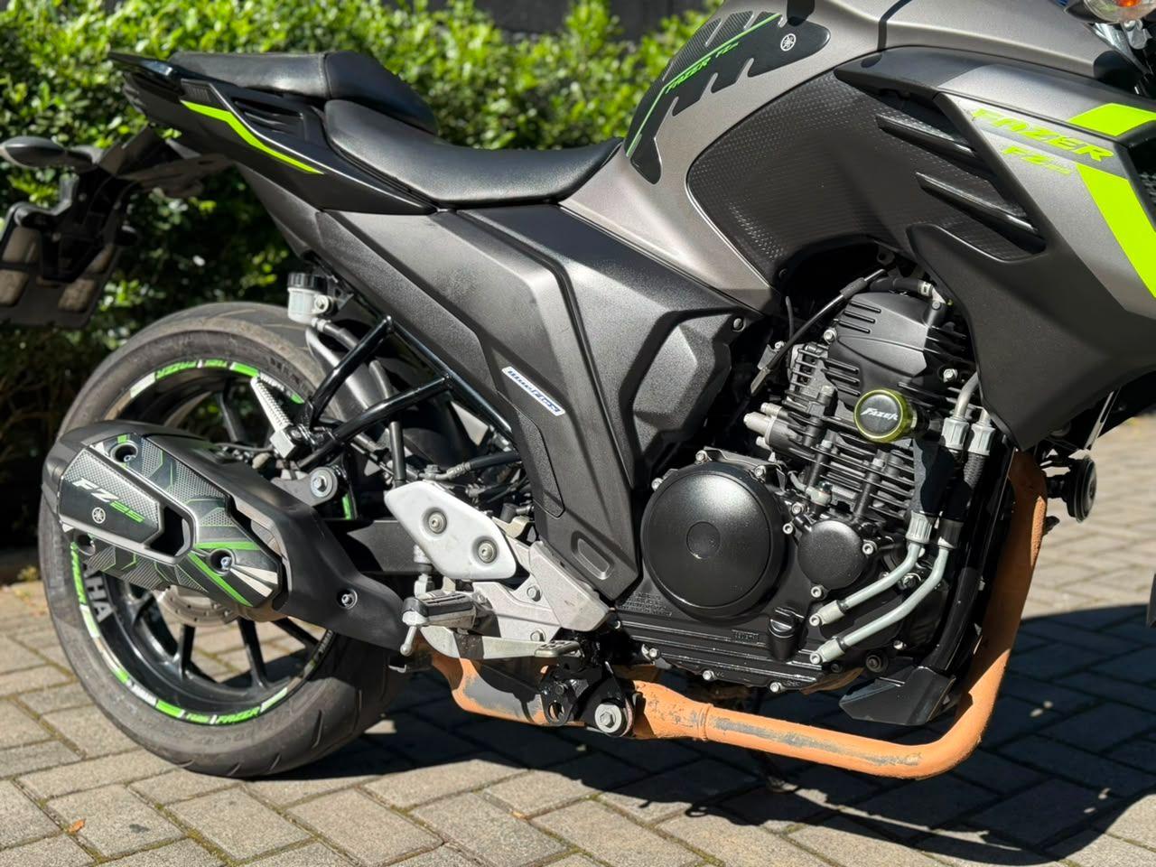 YAMAHA YS Fazer 250 - Foto